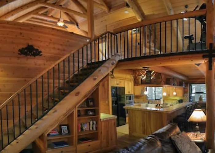 Eagles Nest - Natural Log Cabin With Guest House