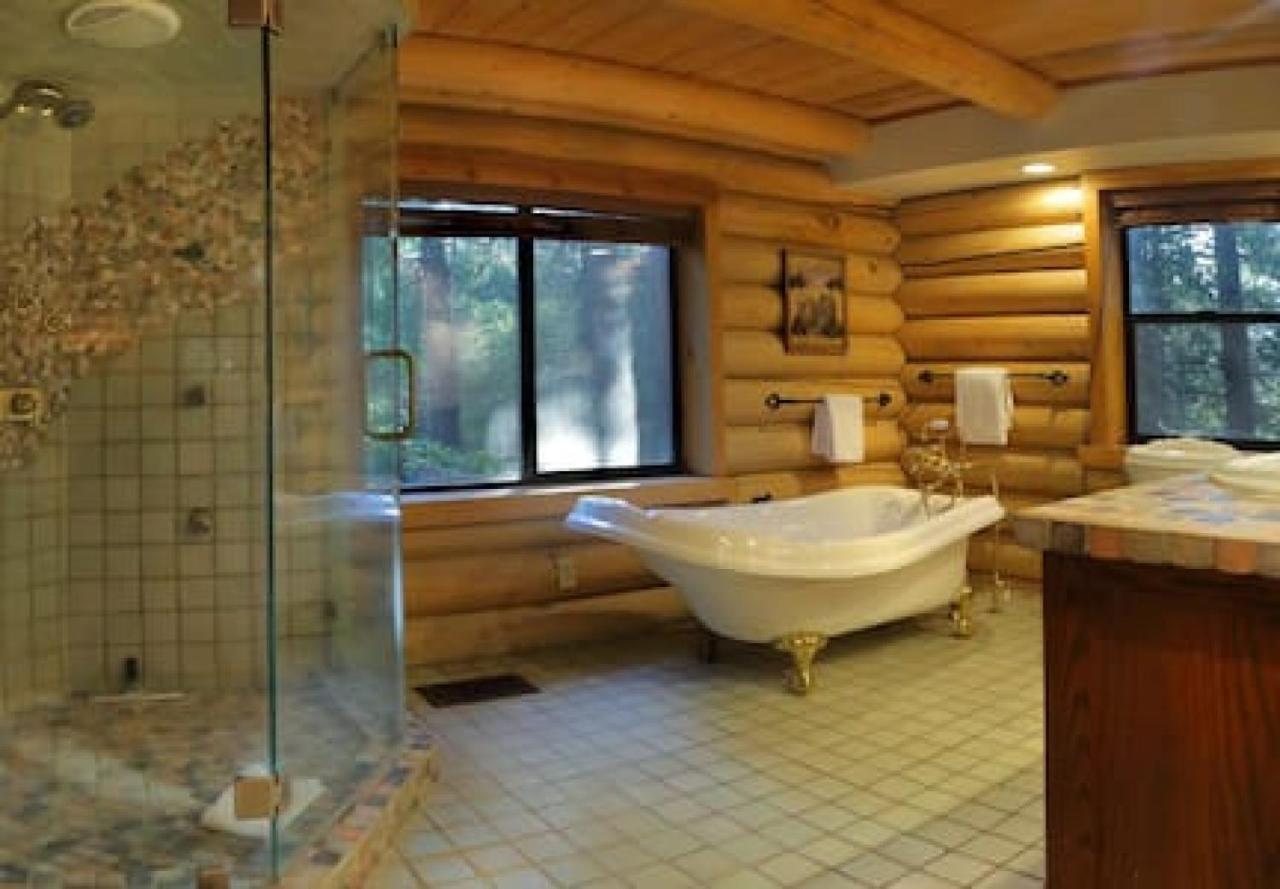 Eagles Nest - Natural Log With Holiday home *